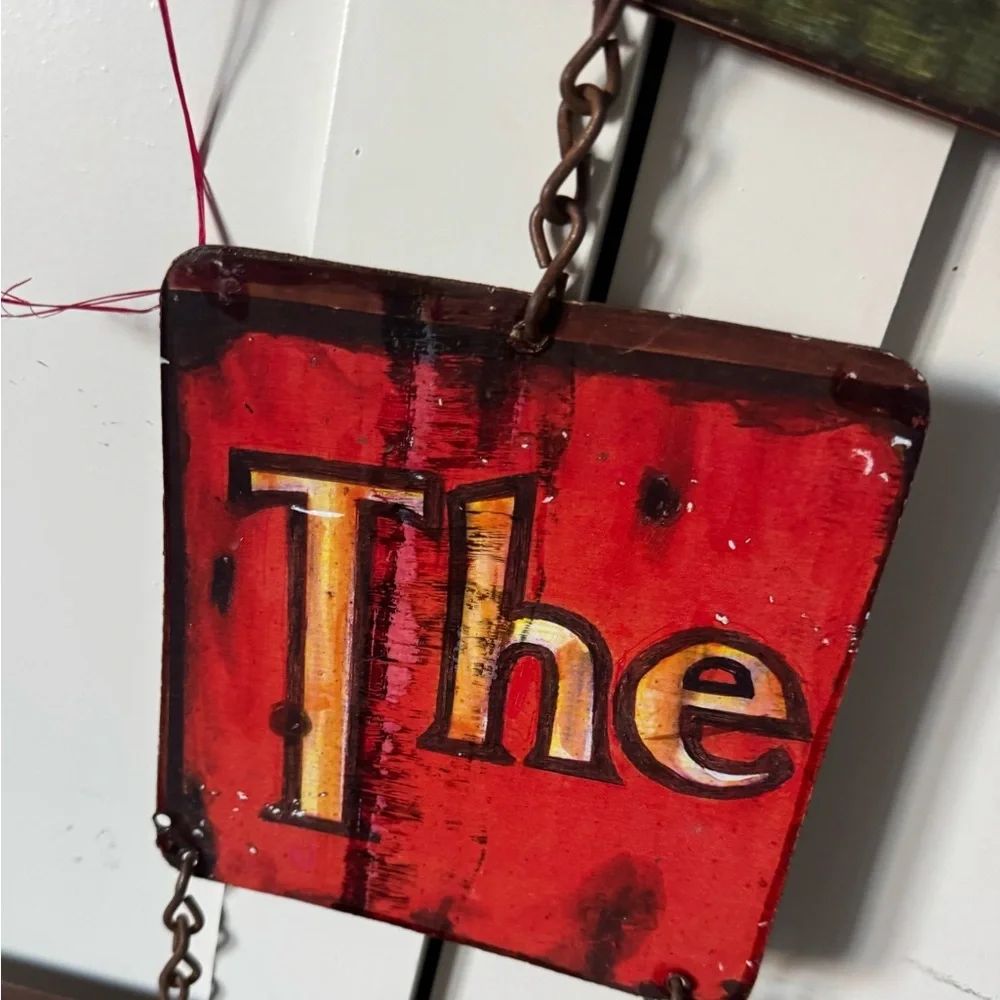 Festive DECK THE HALLS Wall Hanging Deco- vintage looking. Lightweight& SO FUN🎄